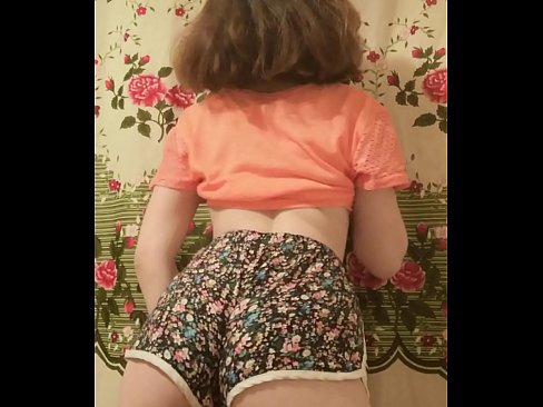 ❤️ سیکسی نوجوان بیب کیمرے پر اپنی شارٹس اتار رہی ہے۔ ️❌  ہم پر  ☑